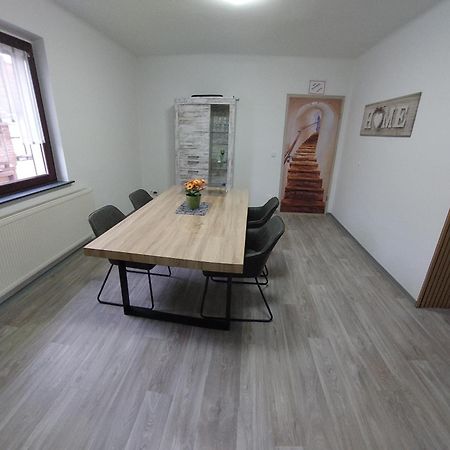 Ganze Ferienwohnung 5 Km Von Erfurt, Mit Kaffeevollautomat, Tv, Wlan, Boxspringbett, Schlafsofa Und Einkaufsmoeglichkeiten, Sehr Gute Anbindung Zur A71 Und A4, Kostenloser Oeff Parkplatz Fuer Pkw Und Transporter Elxleben Εξωτερικό φωτογραφία