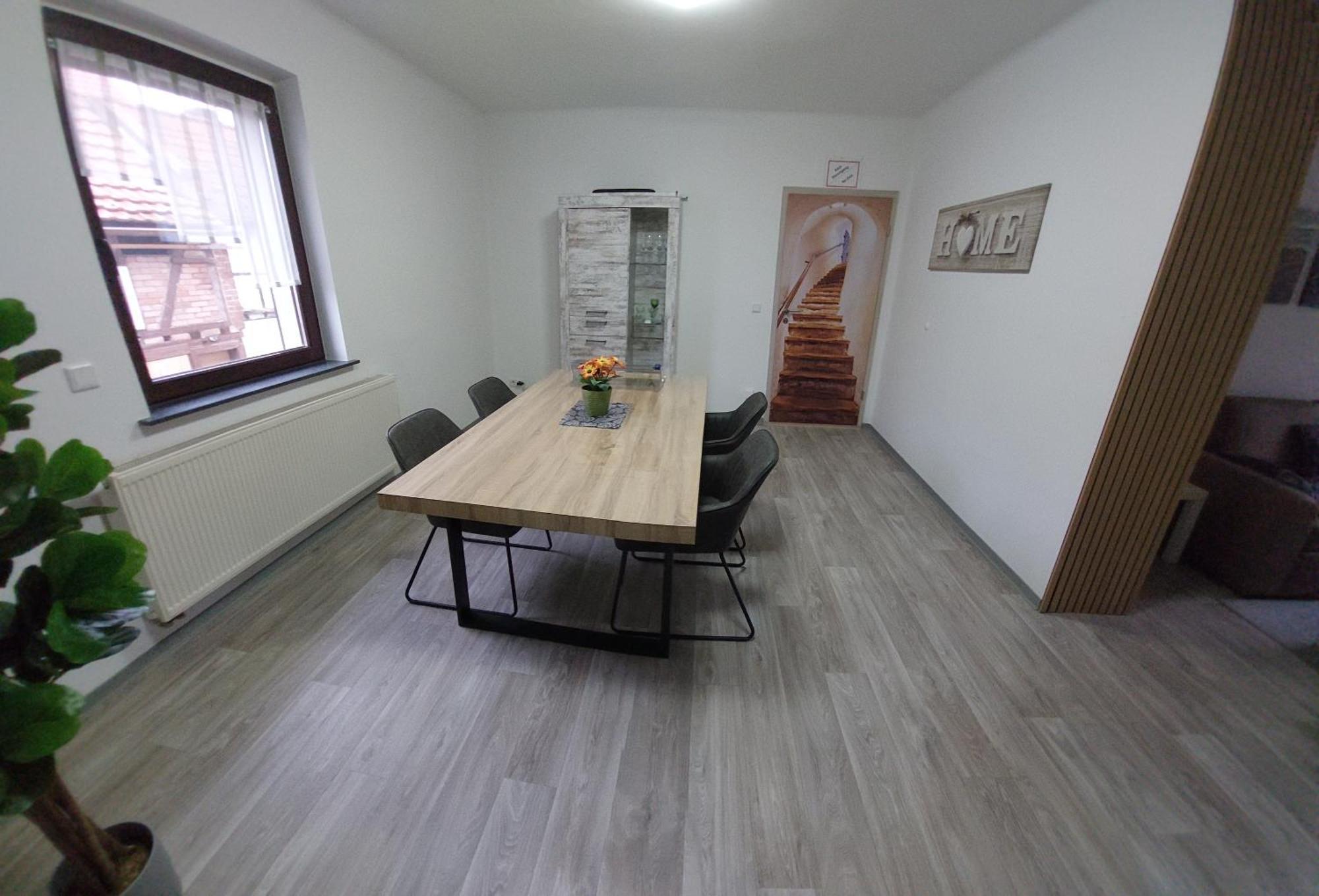 Ganze Ferienwohnung 5 Km Von Erfurt, Mit Kaffeevollautomat, Tv, Wlan, Boxspringbett, Schlafsofa Und Einkaufsmoeglichkeiten, Sehr Gute Anbindung Zur A71 Und A4, Kostenloser Oeff Parkplatz Fuer Pkw Und Transporter Elxleben Εξωτερικό φωτογραφία