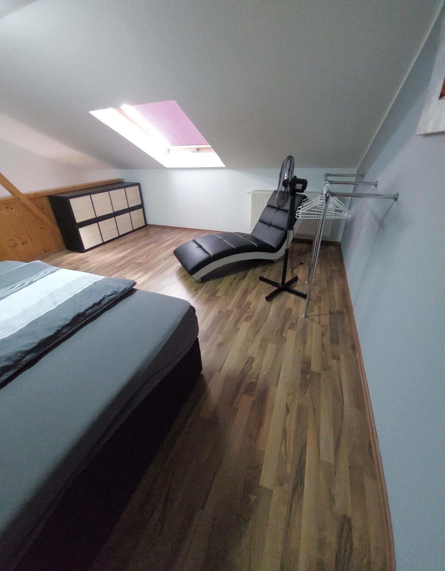 Ganze Ferienwohnung 5 Km Von Erfurt, Mit Kaffeevollautomat, Tv, Wlan, Boxspringbett, Schlafsofa Und Einkaufsmoeglichkeiten, Sehr Gute Anbindung Zur A71 Und A4, Kostenloser Oeff Parkplatz Fuer Pkw Und Transporter Elxleben Εξωτερικό φωτογραφία