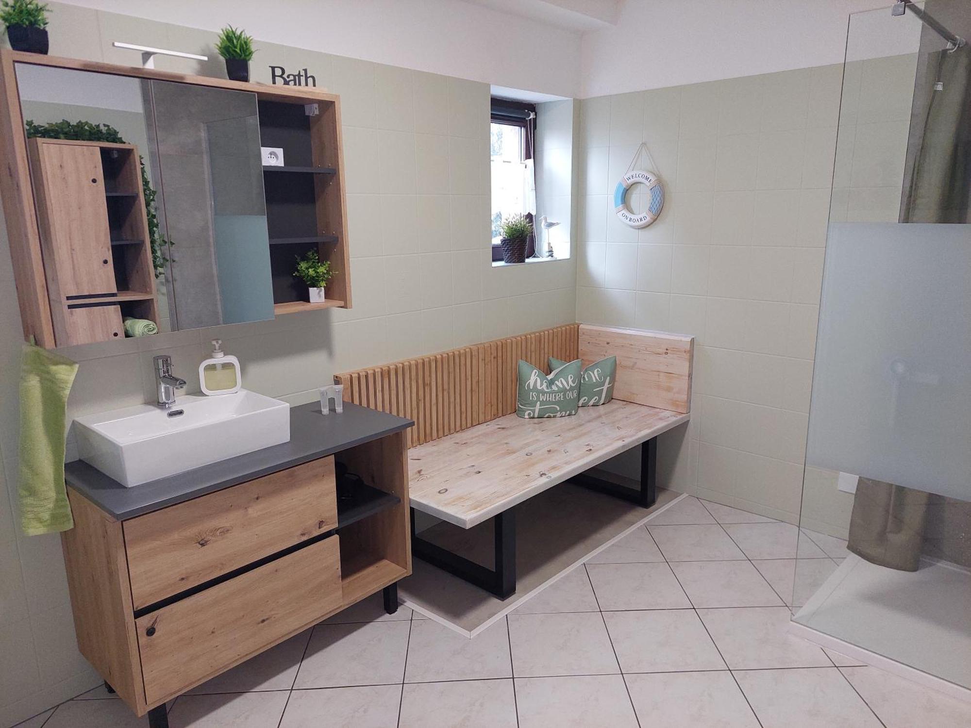 Ganze Ferienwohnung 5 Km Von Erfurt, Mit Kaffeevollautomat, Tv, Wlan, Boxspringbett, Schlafsofa Und Einkaufsmoeglichkeiten, Sehr Gute Anbindung Zur A71 Und A4, Kostenloser Oeff Parkplatz Fuer Pkw Und Transporter Elxleben Εξωτερικό φωτογραφία