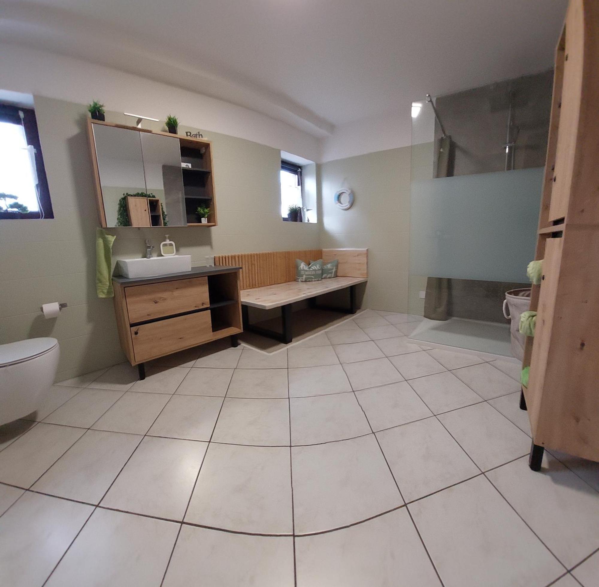 Ganze Ferienwohnung 5 Km Von Erfurt, Mit Kaffeevollautomat, Tv, Wlan, Boxspringbett, Schlafsofa Und Einkaufsmoeglichkeiten, Sehr Gute Anbindung Zur A71 Und A4, Kostenloser Oeff Parkplatz Fuer Pkw Und Transporter Elxleben Εξωτερικό φωτογραφία